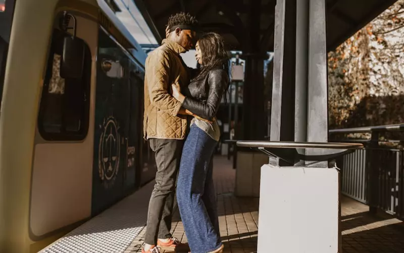 异地恋怎么让对象来找自己(异地恋如何让对象越来越喜欢你)