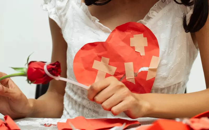 女朋友心灰意冷如何挽回(伤了女朋友的心怎么挽回)