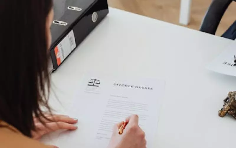 性格倔强的老婆提出离婚如何挽回(当老婆提出离婚该怎么挽回)