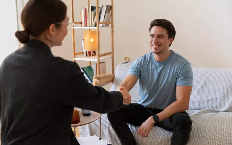 男友前任问题分手怎么挽回？情感咨询专家教你有效方法