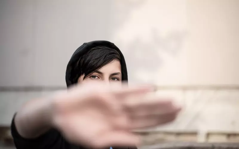 冷战不接电话不回微信如何挽回