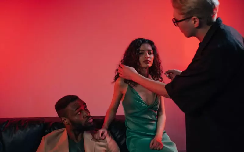 老婆有外遇了该怎么挽回(怎么挽回外遇老婆的心理)