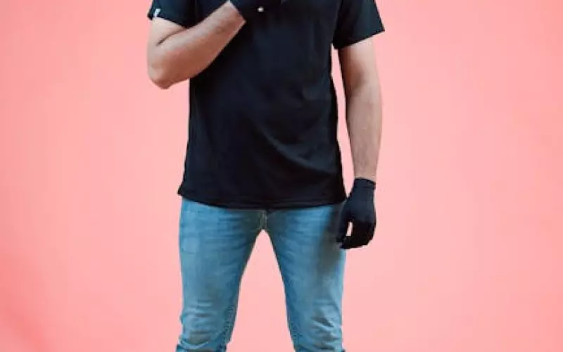 女朋友跟男生暧昧怎么回击(暧昧期摩羯男玩消失怎么回击)