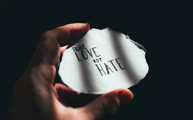 面对背叛如何挽回感情拯救婚姻(背叛的人如何挽回他的爱情)