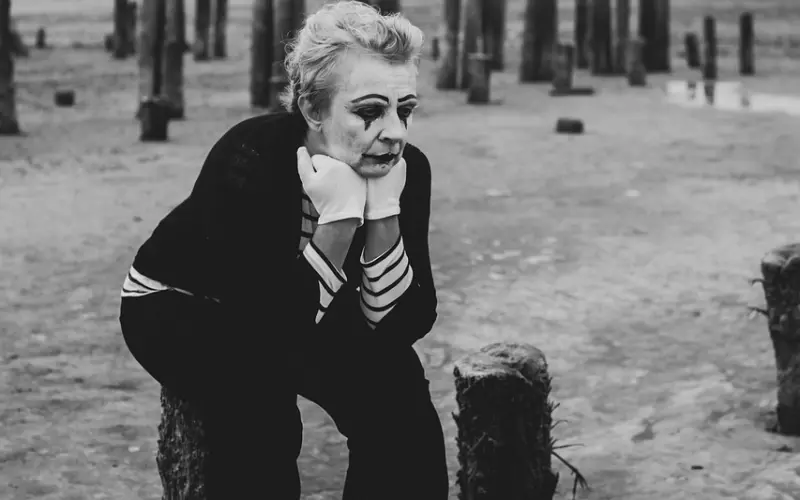 如何挽回女友的感情：跟前女友分手之后后悔，该怎么样做才能挽回呢？