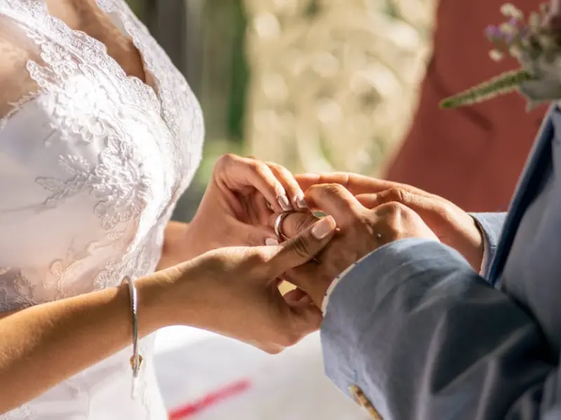 怎样挽回婚姻，第三者插足的婚姻还有救吗？教你高价值挽回