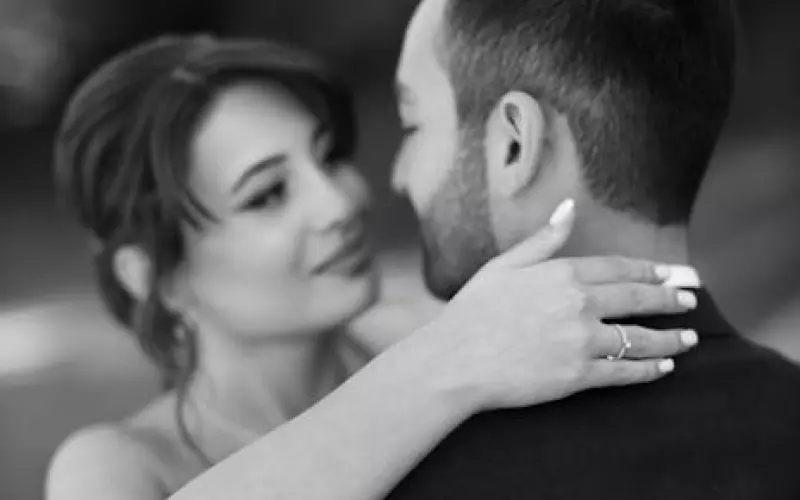 妻子出轨如何挽回这段婚姻(妻子出轨了怎么挽回婚姻)