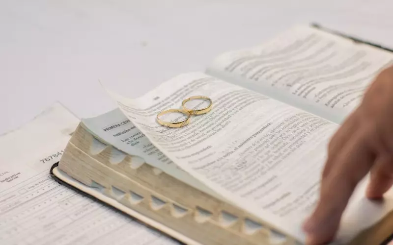 两地分居的婚姻怎么挽救(两地分居的婚姻怎么经营好)