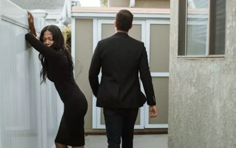 老婆有外遇要离婚怎样能挽回家庭(老婆有外遇坚决离婚如何挽回)