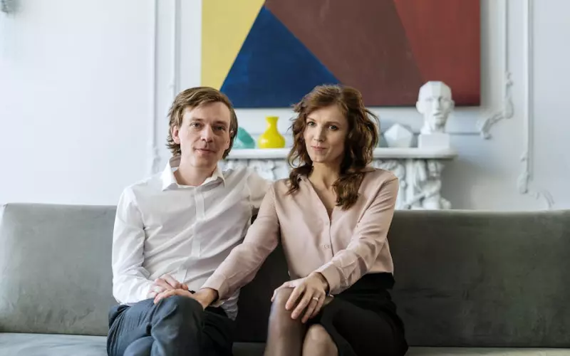 怎样挽救离婚边缘的夫妻关系(夫妻到离婚边缘怎么挽回)