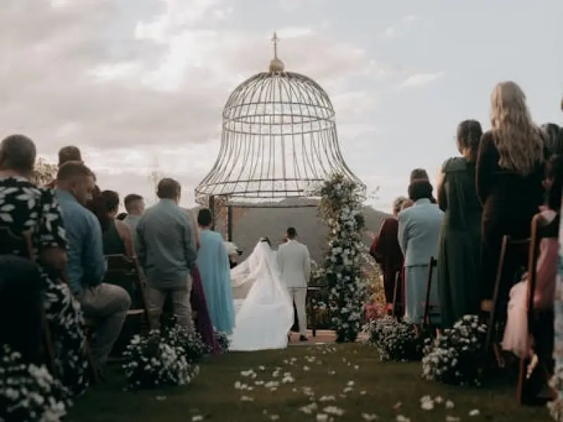 怎么挽回婚姻：婚姻遭遇第三者的插入，该怎么挽回婚姻