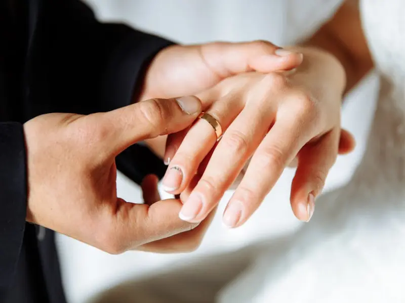 怎样挽回婚姻，老公出轨如何挽回婚姻感情