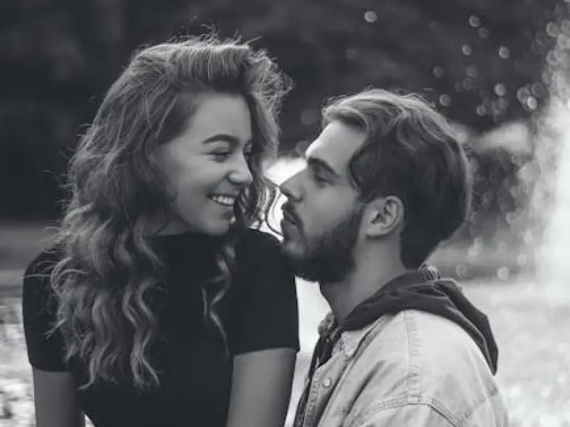 怎样通过男人跟你说话，判断男人爱不爱你？