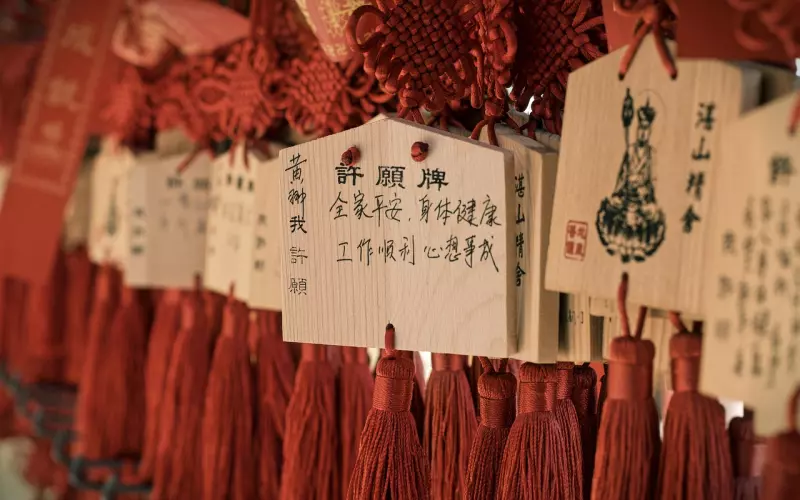 如何正确的佩戴佛牌并对佛牌许愿呢？