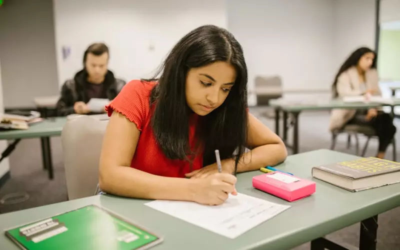 老公多次出轨同一个女人怎么挽回(女人出轨后该如何挽回老公的心)