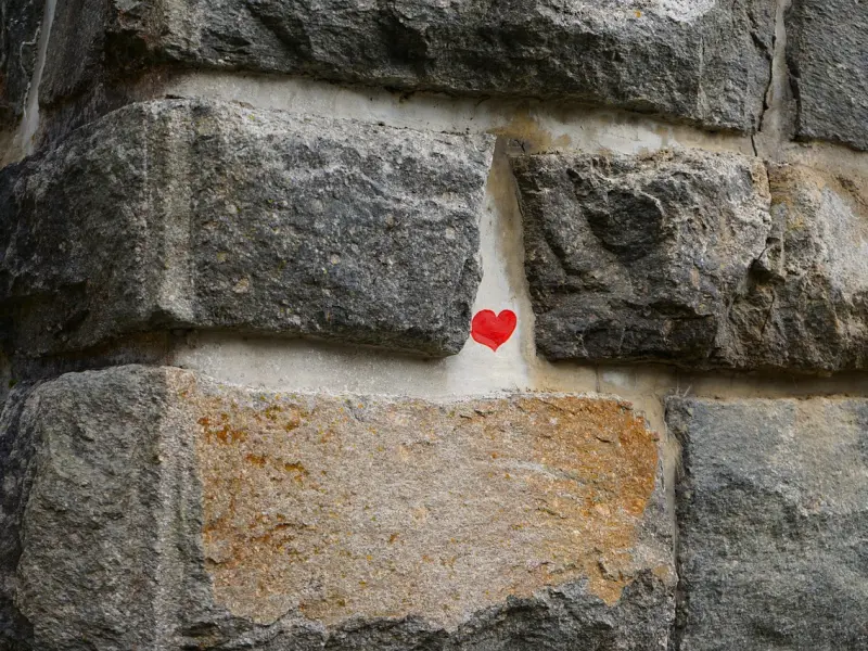 如何挽回女人的心：分手后女友还爱你的表现，挽回女友怎么办？