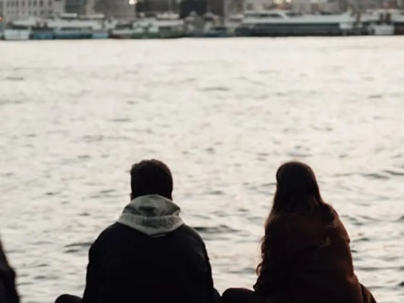 分手之后如何挽回女友：女友觉得我们三观不合在一起太累了，该怎么挽回女友的心