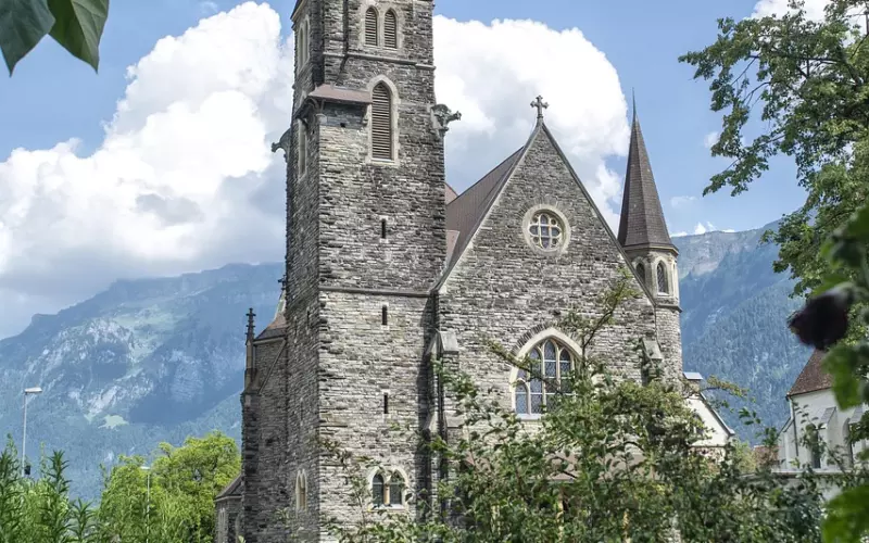 怎么挽回女友：女友分手之后因纠缠把我拉黑了，该做什么挽回呢？