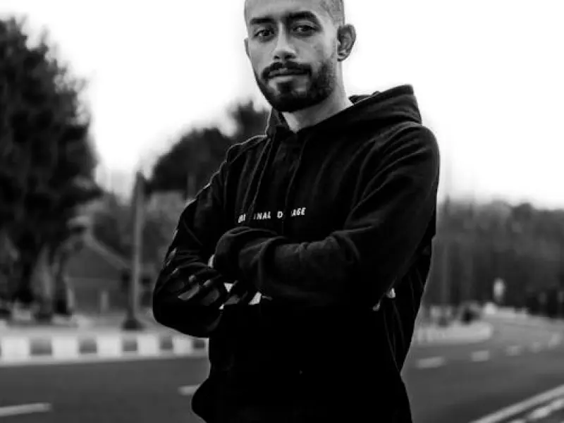 分手后怎么挽回男朋友的心呢，男友嘴上坚决分手，只要三招就能原谅你