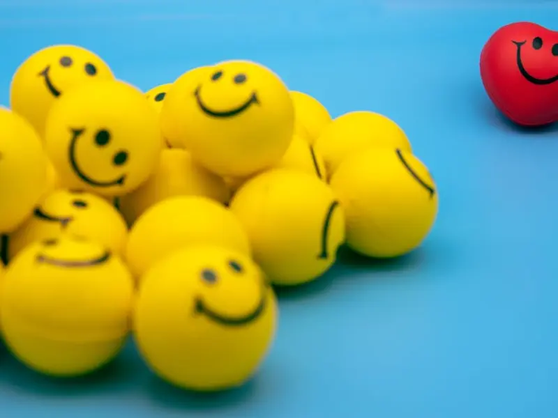 怎么挽回男友：想要挽回男友，就要适当示弱撒娇。