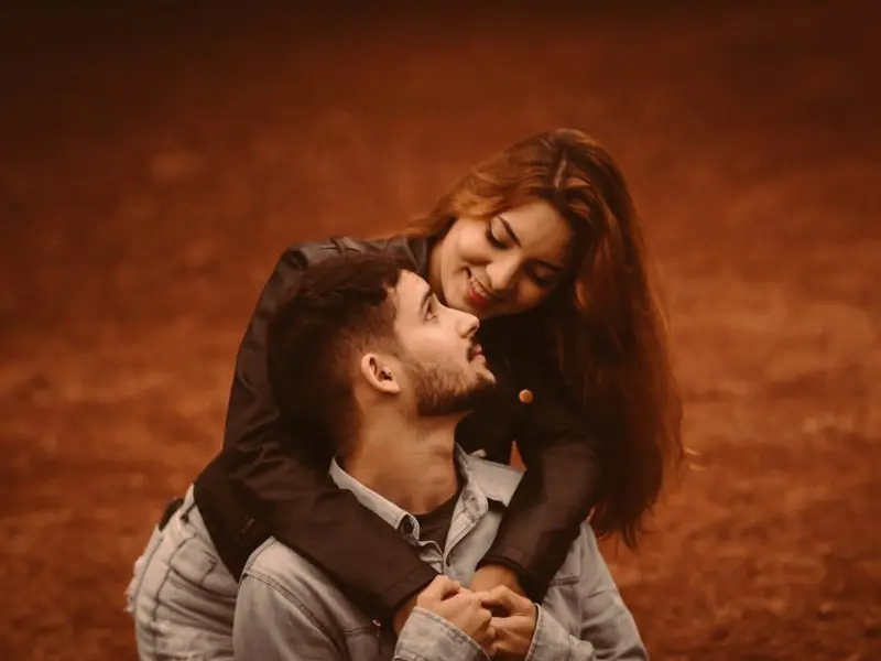 如何挽回男友的感情：男友觉得不爱了，该怎么让男友重新爱上你