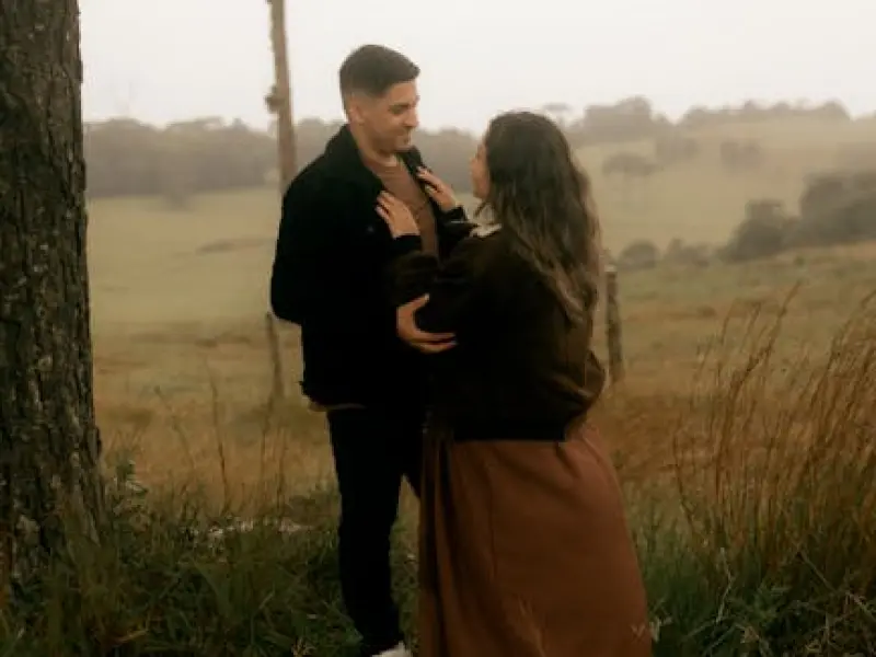 如何挽回女友的心：女友觉得在一起累了要分手，该怎么挽回？