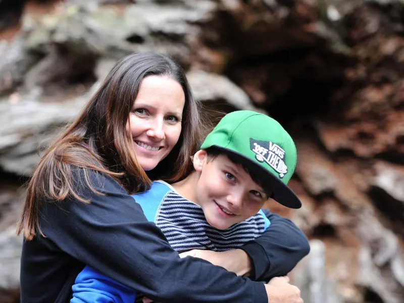 挽回女友方法：跟女友的感情遭到父母的反对，该怎么挽回女友