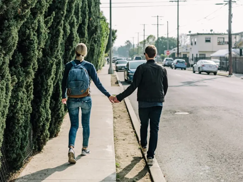 挽回女友方法：跟女友感情遭到父母的反对，该怎么挽回女友