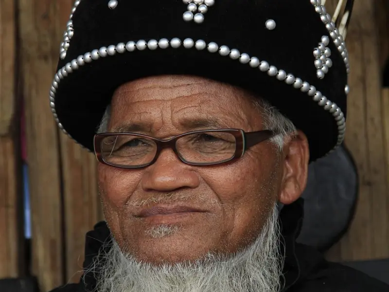 怎么挽回女友：跟女友感情遭到长辈的反对，该怎么挽回女友？