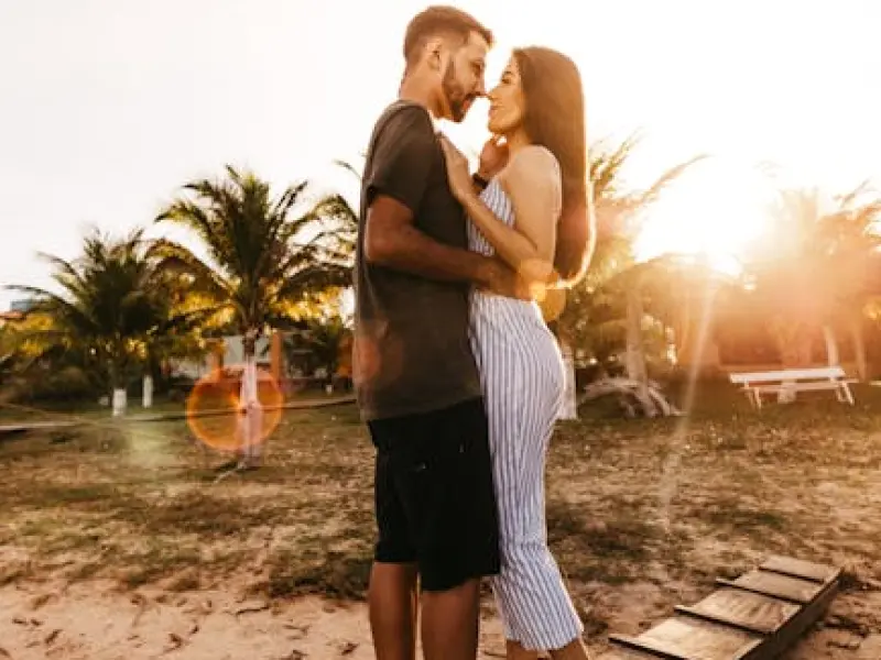 如何挽回女友，挽回前女友的正确做法，教你如何重新吸引她的关注