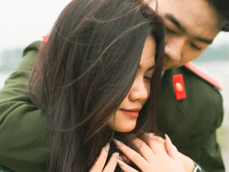 怎么挽回女友：女友说爱上了别人要分手，该如何挽回？