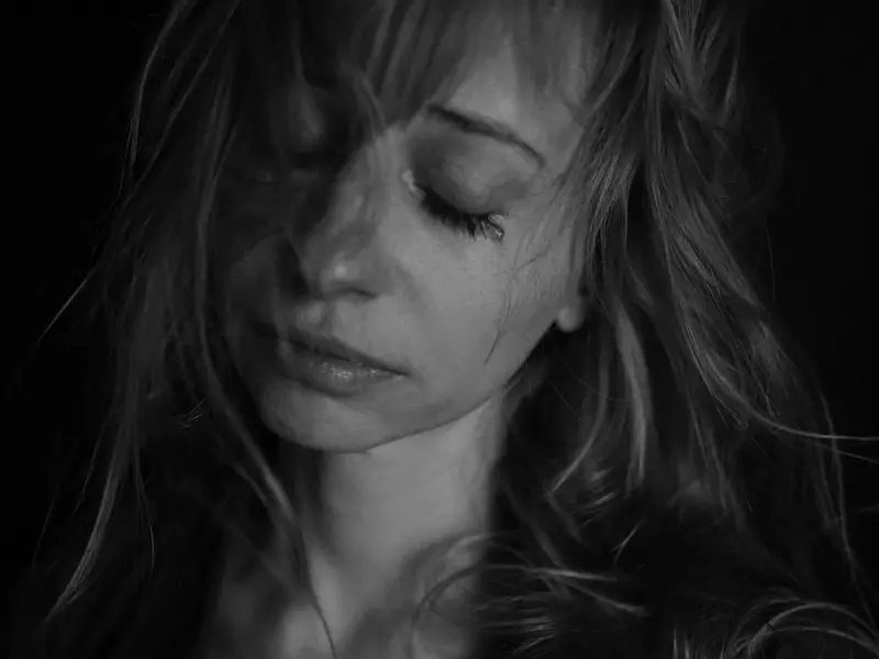 挽回女友的方法：女友失望坚决要离开了，该怎么挽回呢？