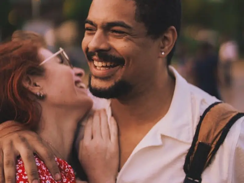 如何挽回老公的心？你越是抓的紧，丈夫越想逃脱