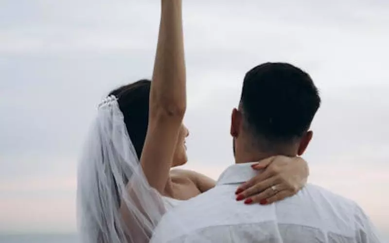 怎样挽回老公，婚姻危机爆发如何挽回老公？一步步教你挽回婚姻感情