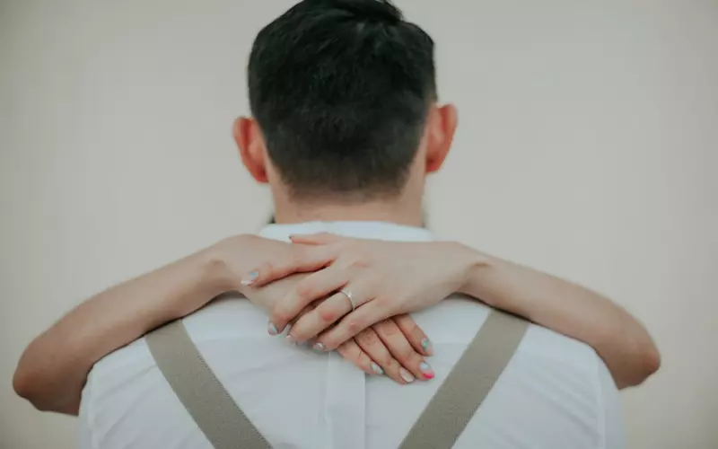 老公有外遇怎样才能挽回他的心(老公有外遇该怎么挽回婚姻)