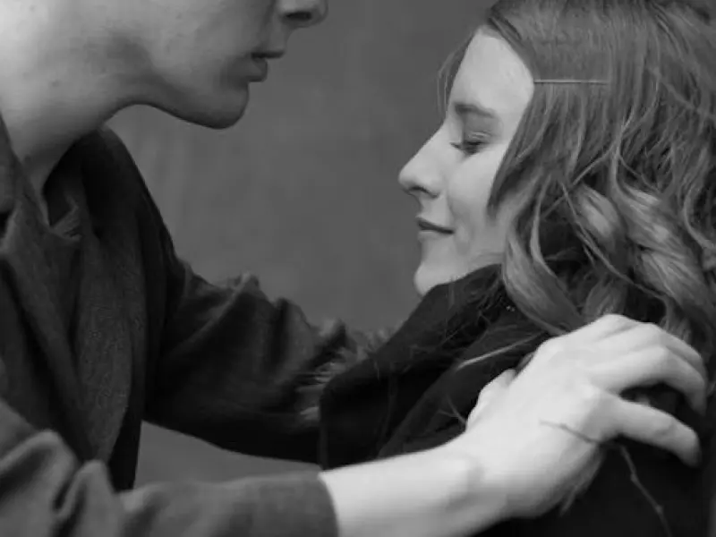 女人一旦对男人动了真情会有什么样的表现？