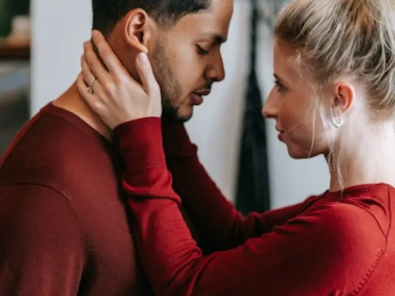 花镇情感挽回：别傻了他才不爱你！