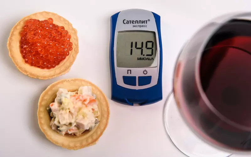 老公出轨：老公喝醉酒后出轨，该不该离婚