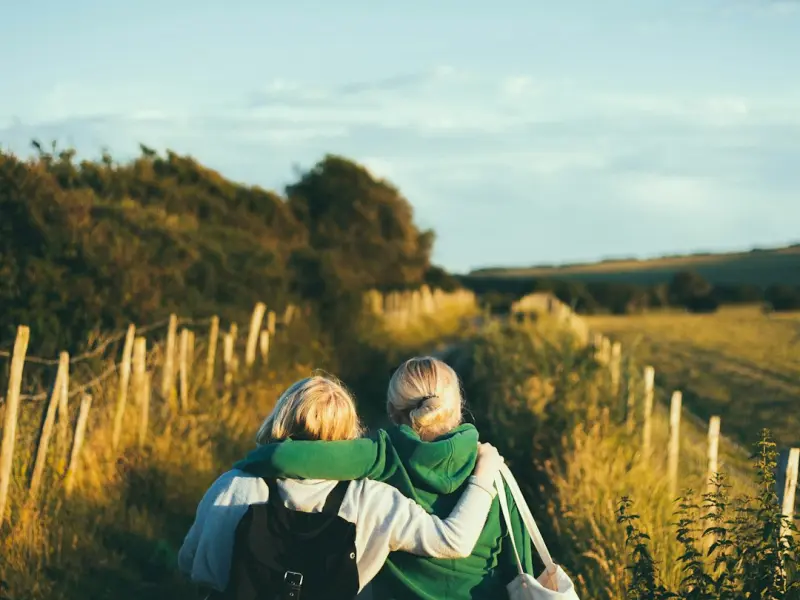 我总是缺乏安全感，所以经常找男朋友闹，现在他要和我分手我该怎么去挽回他