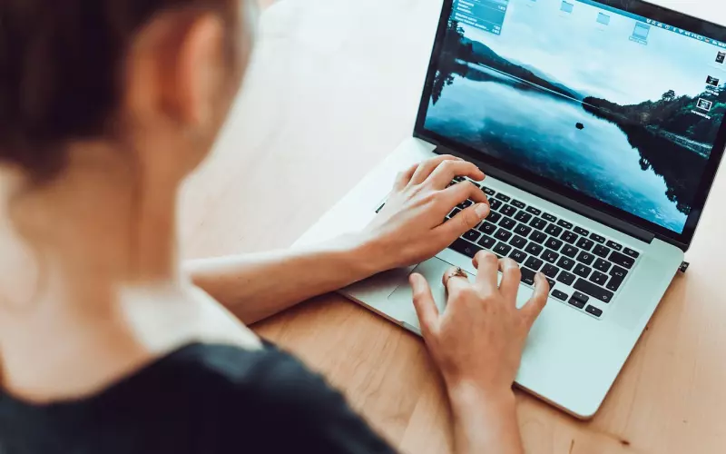 和女友吵架分手了，该怎么挽回她