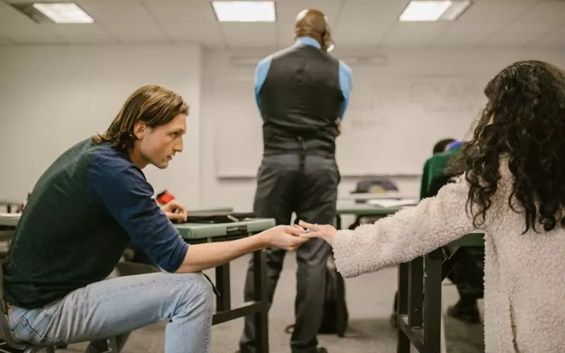 我背叛了男友，该如何挽回他？