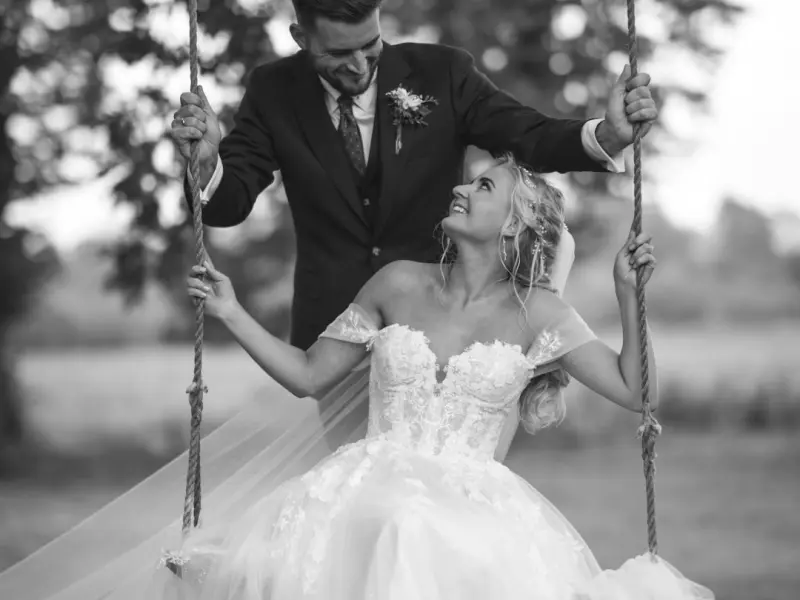 我出轨了被女朋友知道了，她坚决要和我分手，但是我真的不想失去她，我该怎么办