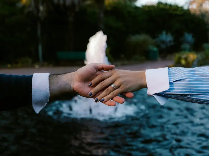 之前做了许多对不起女友的事情导致她离开了，该怎么去挽回呢