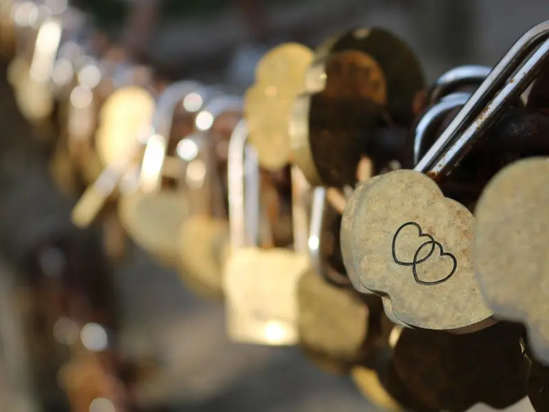 我不想和女朋友分手，但是她非要和我分手，这种情况还能挽回她吗