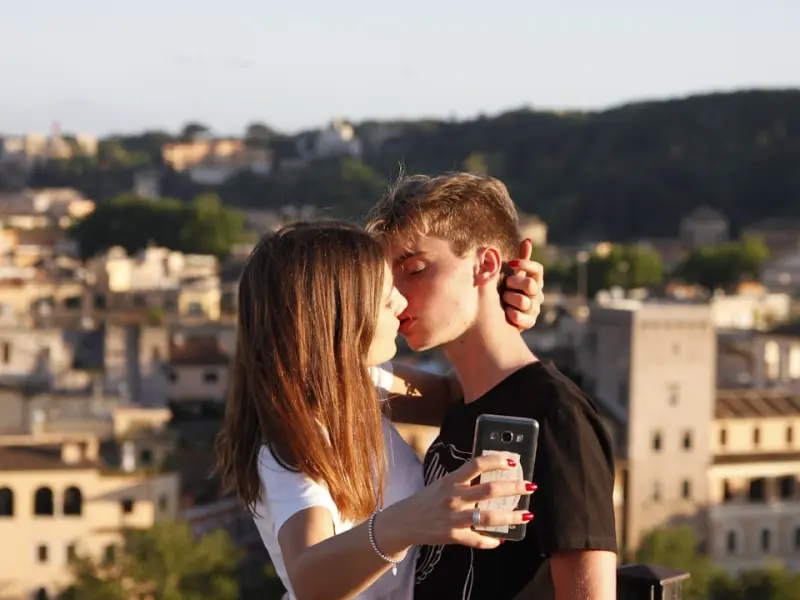 面包我自己挣，爱情你给我了吗？