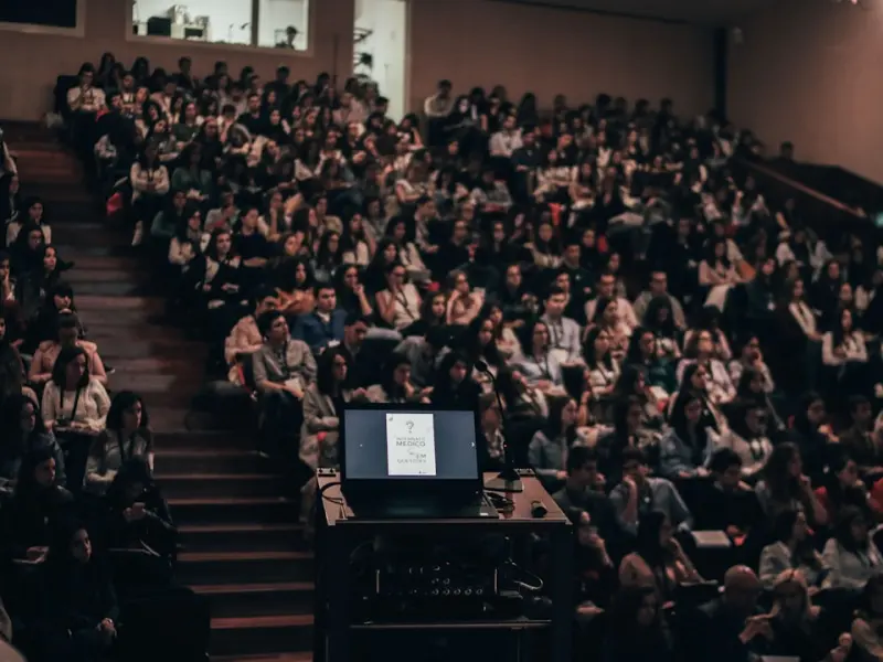 我跟你谈爱情，你却跟我提钱？