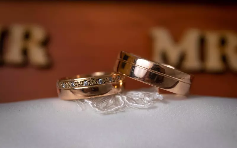 发现男友留着前女友婚戒，我该如何挽回这段感情？