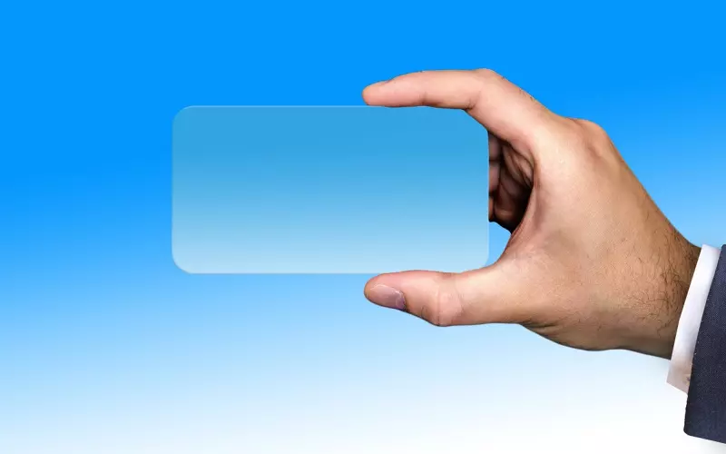 意外怀孕了，他不愿意负责任，我还该和他在一起吗？