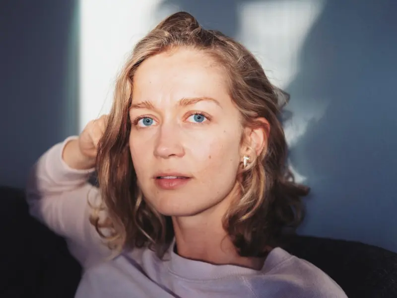 男朋友和别的女孩子聊天我就和他大吵大闹，现在他要和我分手我该怎么挽回他