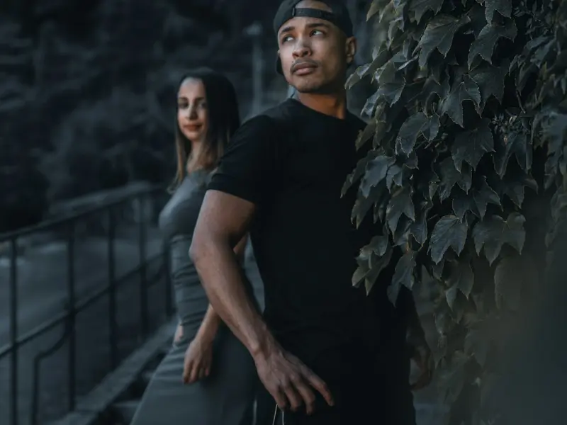 和男朋友吵架骂了他的父母，他现在坚决和我分手，我该怎么挽回他